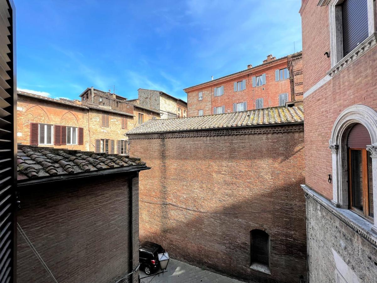 Casa Dany-At The Beginning Of The Main Street Siena Exterior photo