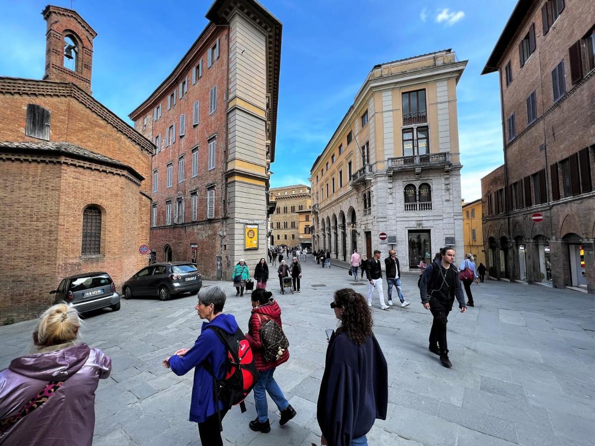 Casa Dany-At The Beginning Of The Main Street Siena Exterior photo